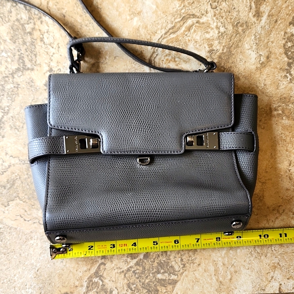 3290 Henri Bendel purse